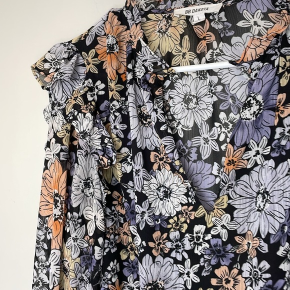 BB Dakota Floral Me Not Top - Picture 6 of 13